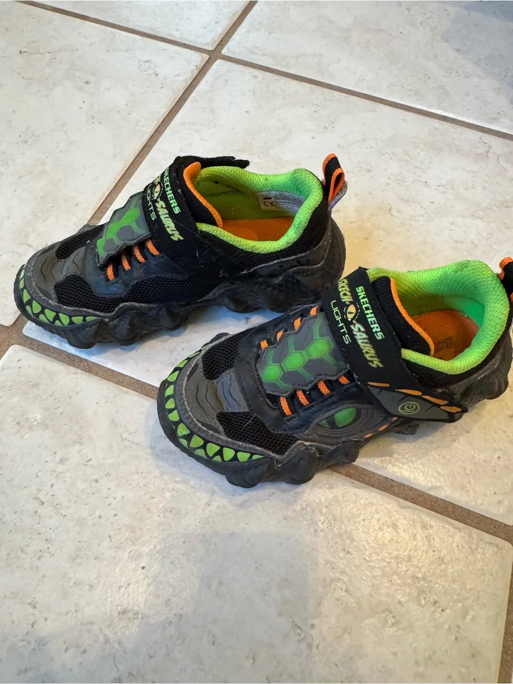 Skechers Sz 12 Kids' Black & Green Skele-Saurus Light-Up Sneakers